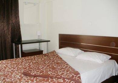 Grcka apartmani letovanje, Nea Flogita Halkidiki, Vila Tommy, izgled spavaće sobe u apartmanu